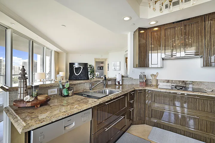 2700 N Ocean Dr 1006 -5
