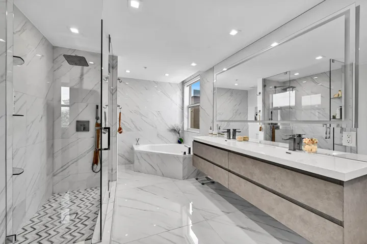 Primary En Suite Bath