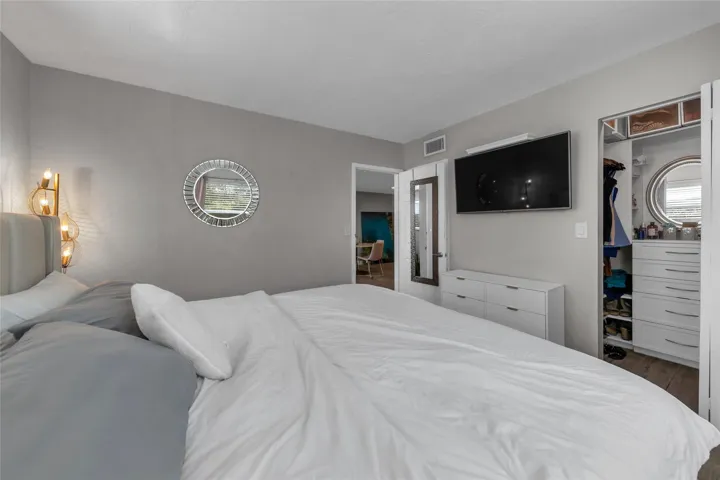 King size bed