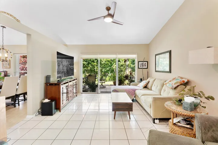20-3715 Lancewood Place_020