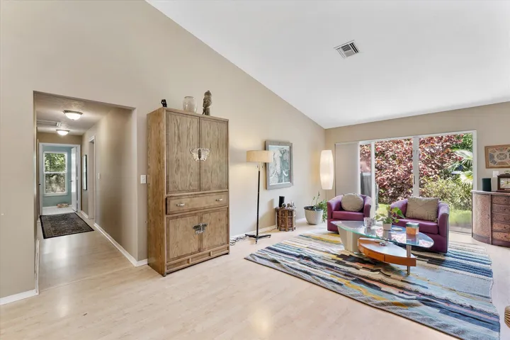 07-3715 Lancewood Place_007