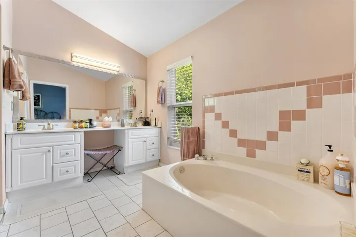 32-3715 Lancewood Place_032