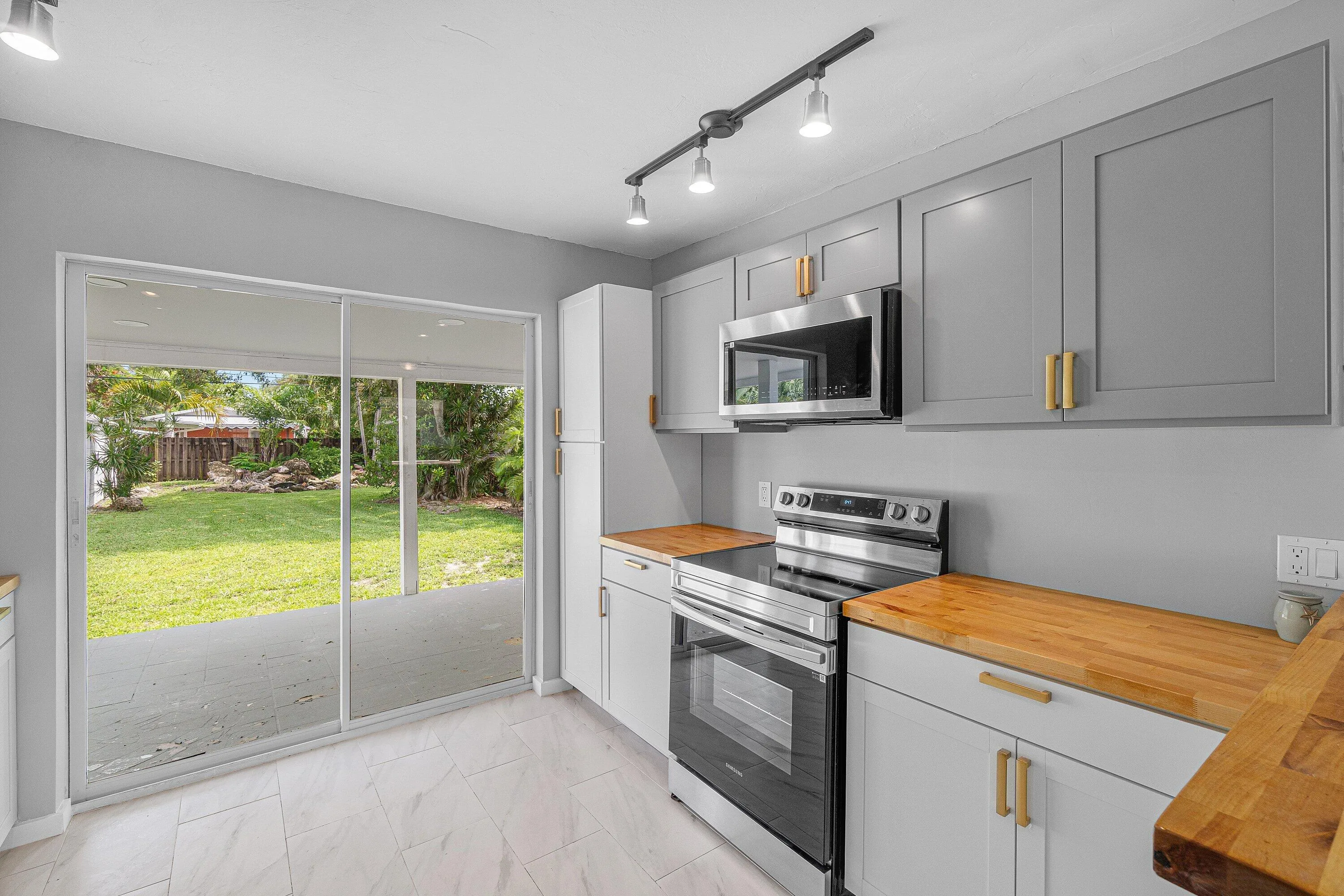 013-246Northeast13thStreet-DelrayBeach-F
