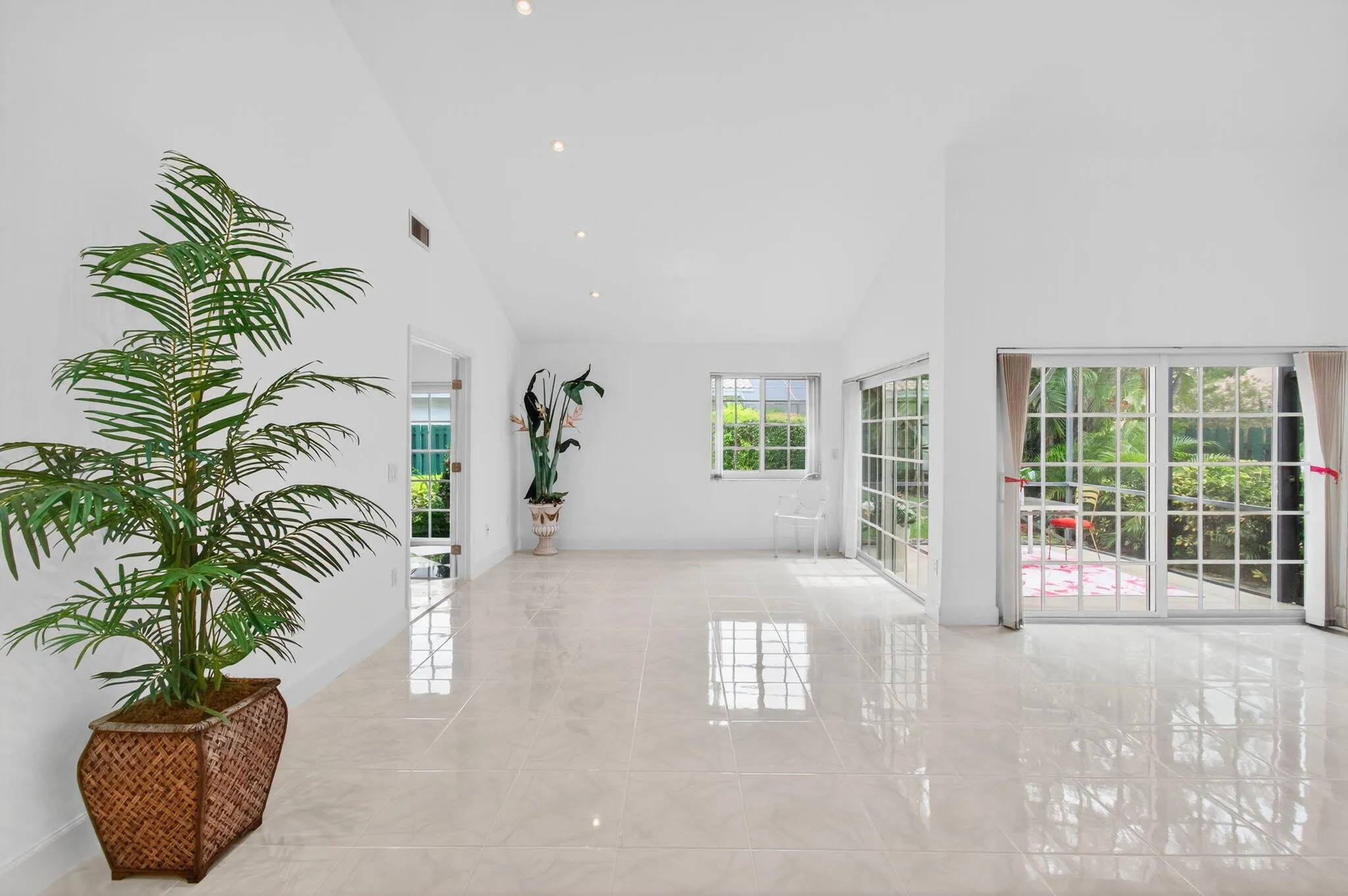6105 VIA LAGUNA LN, 3/2/ CORNER VILLA