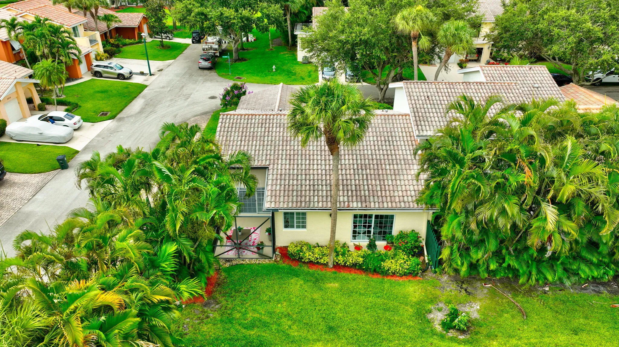 6105 VIA LAGUNA LN, 3/2/ CORNER VILLA
