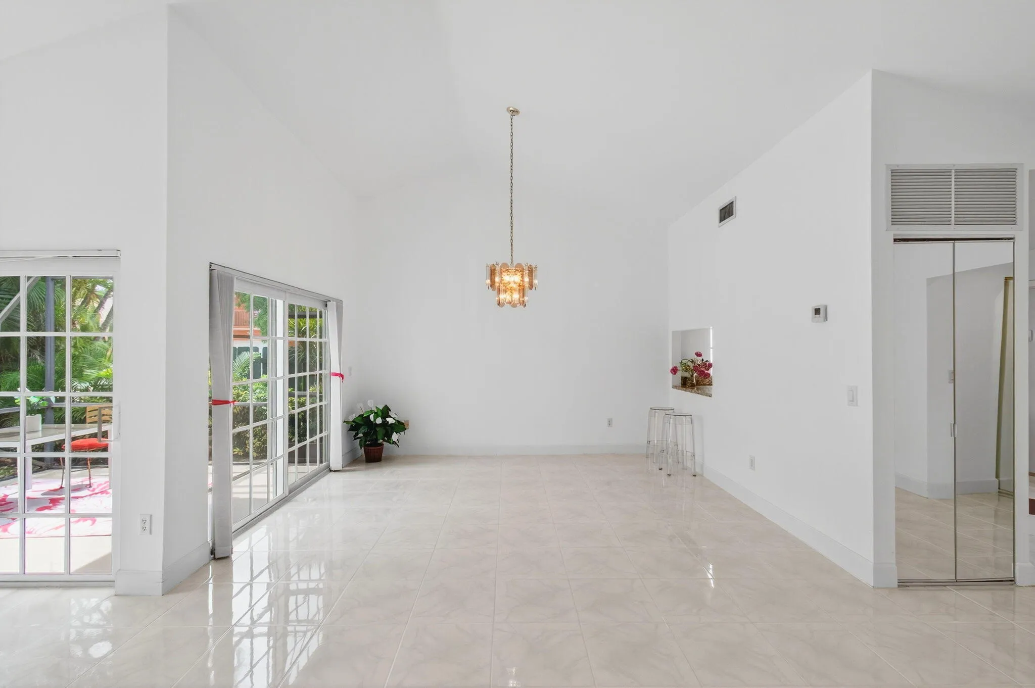 6105 VIA LAGUNA LN, 3/2/ CORNER VILLA