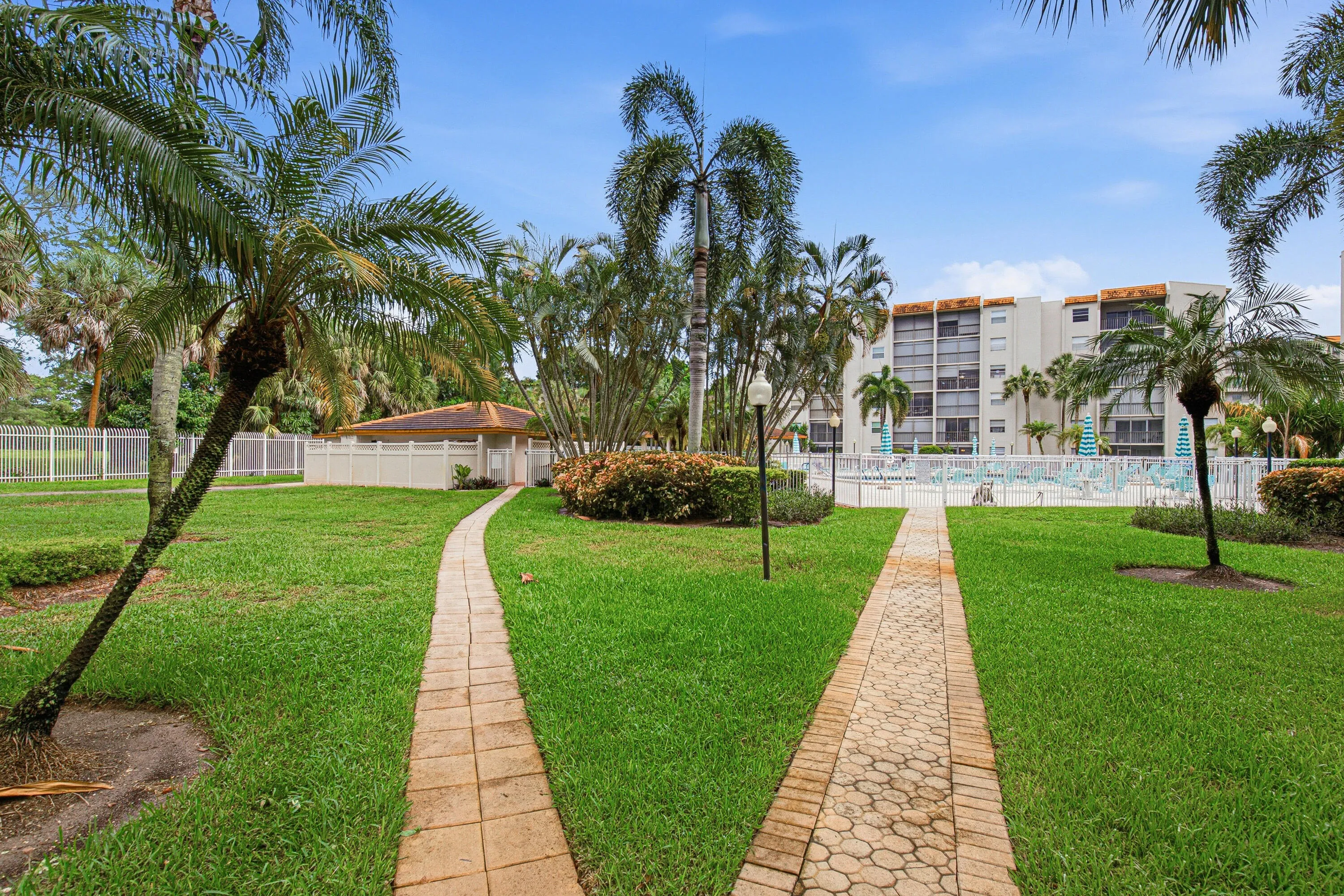 Amenities - Pool - Entrance