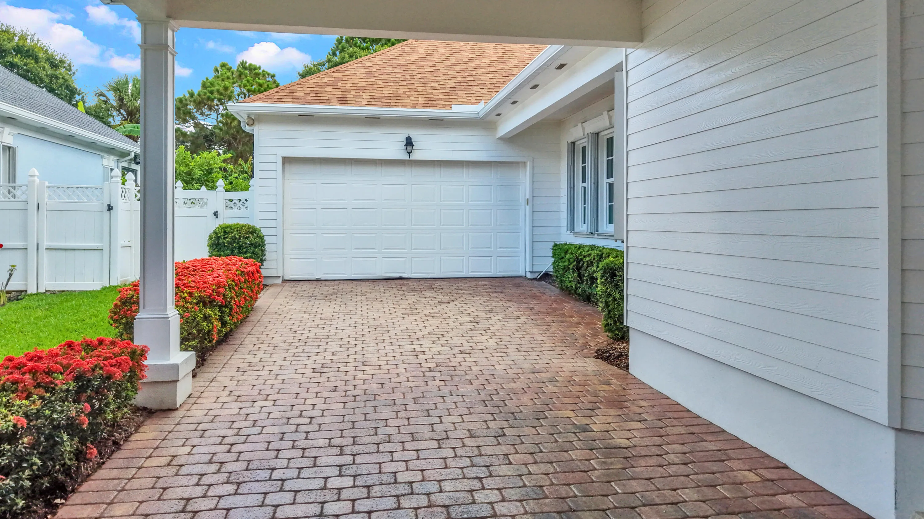 Porte Cochere & Two Car Garage