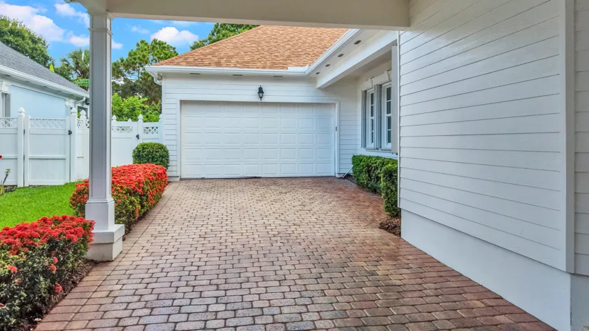 Porte Cochere & Two Car Garage