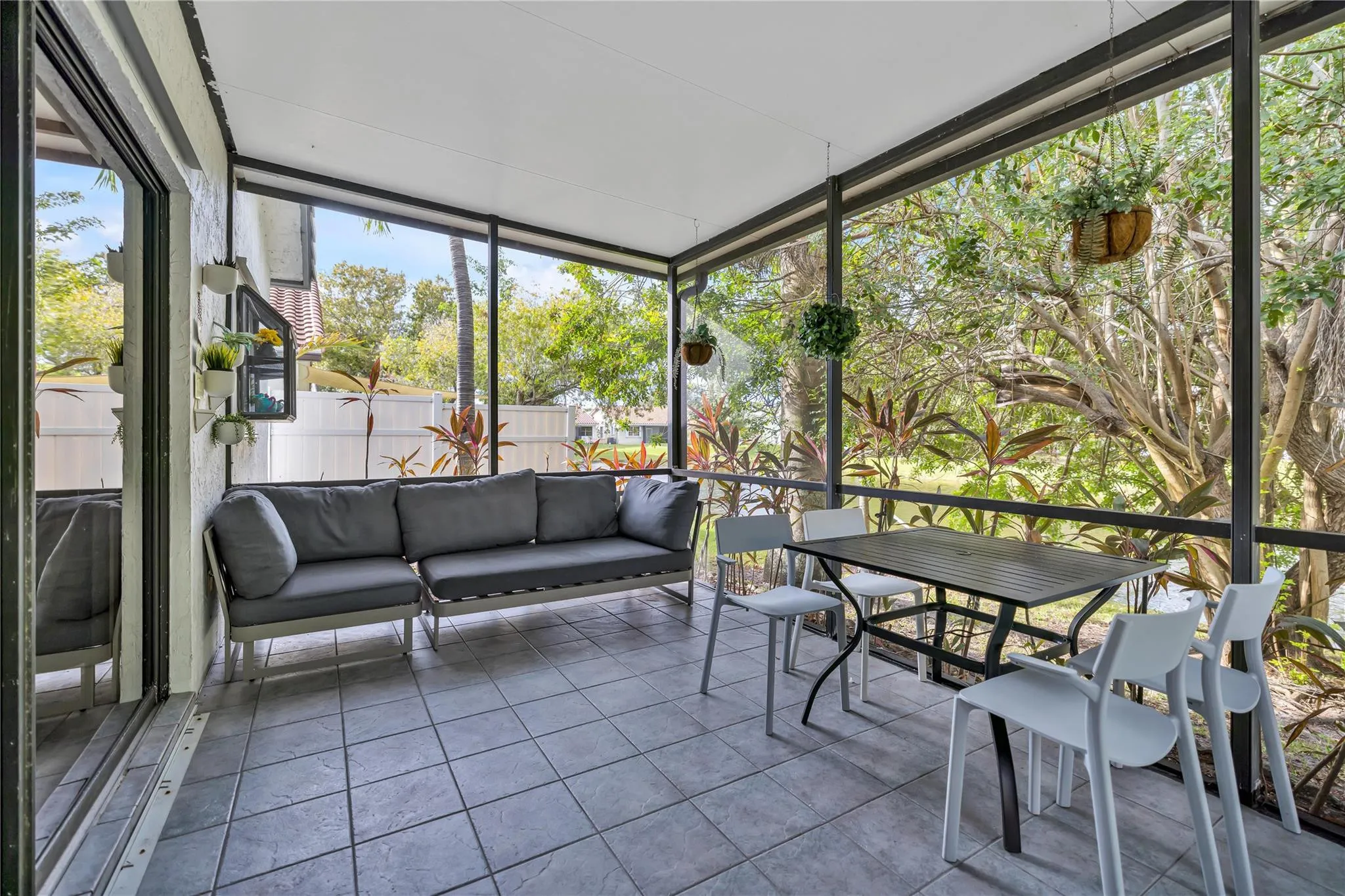 384 sq ft Patio