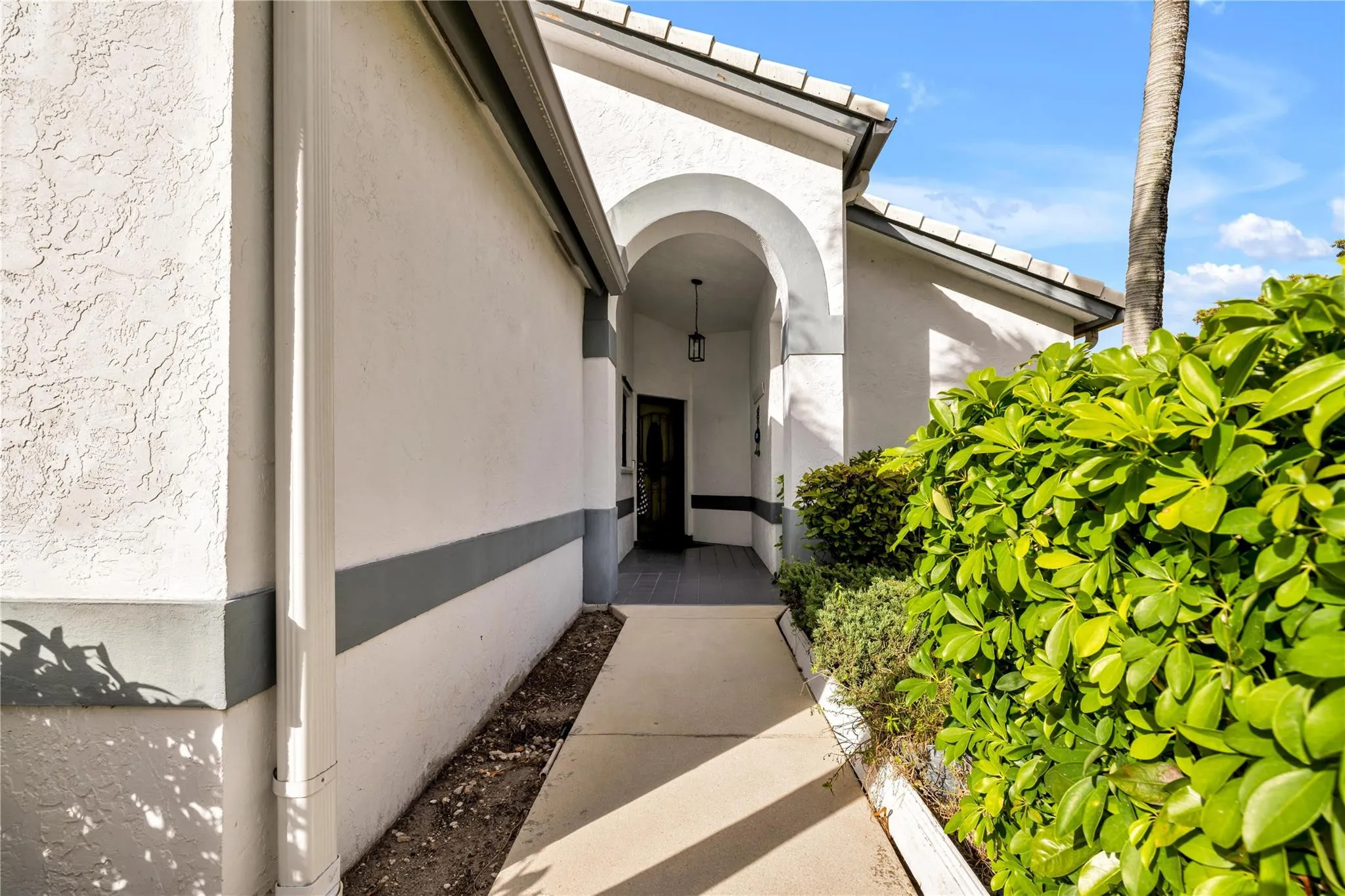 Private Front Entry with outdoor pendant lighting.