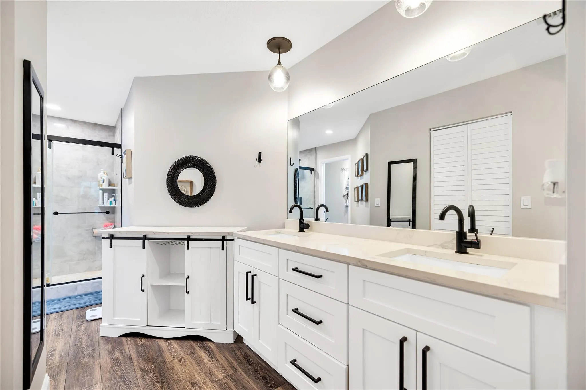 Primary Bath En Suite
