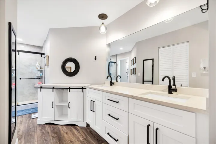 Primary Bath En Suite
