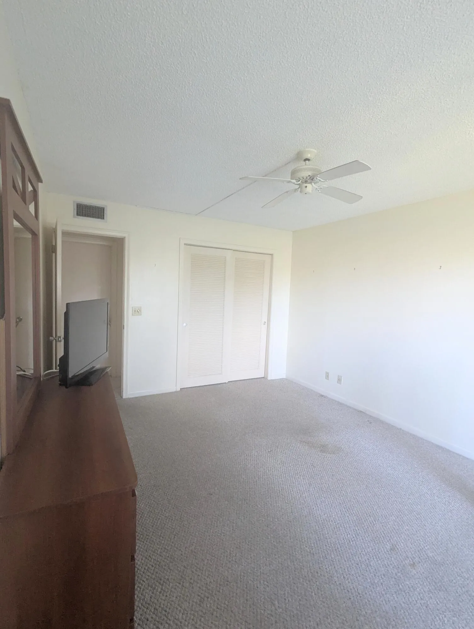 2nd Bedroom-Furniture removed