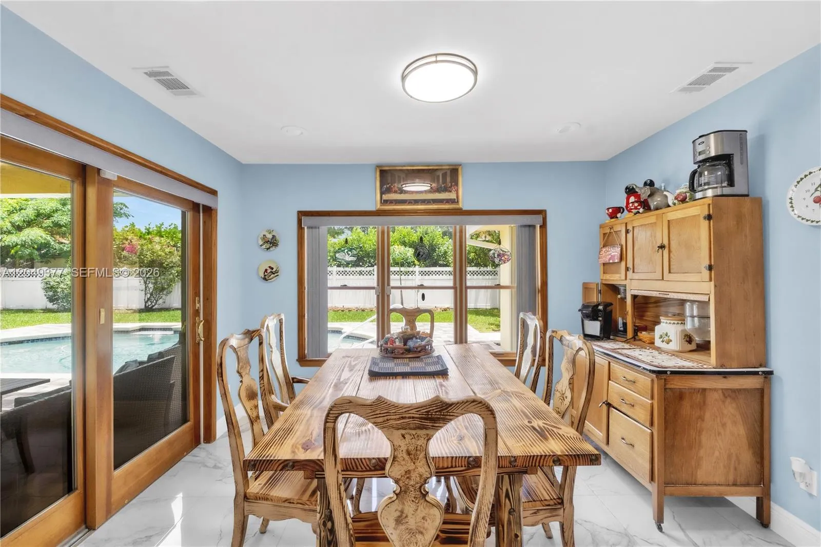 Dining off kitchen