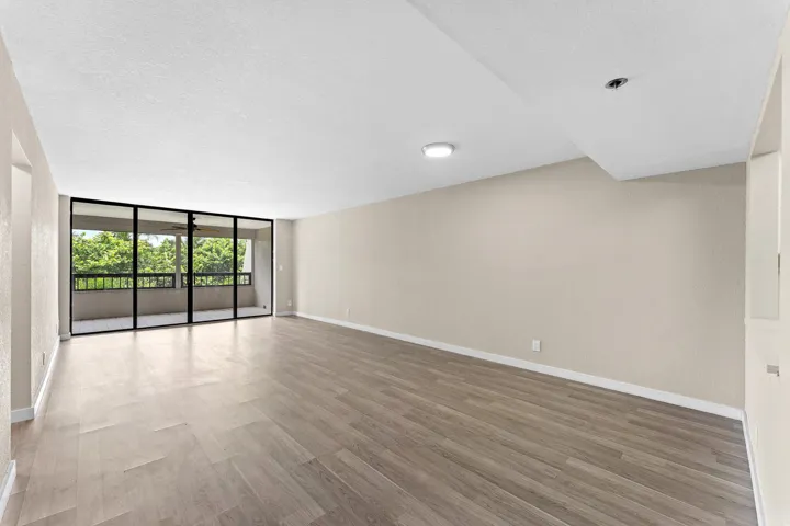 008-6420BocaDelMarDrive-207-BocaRaton-FL