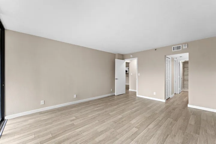 021-6420BocaDelMarDrive-207-BocaRaton-FL