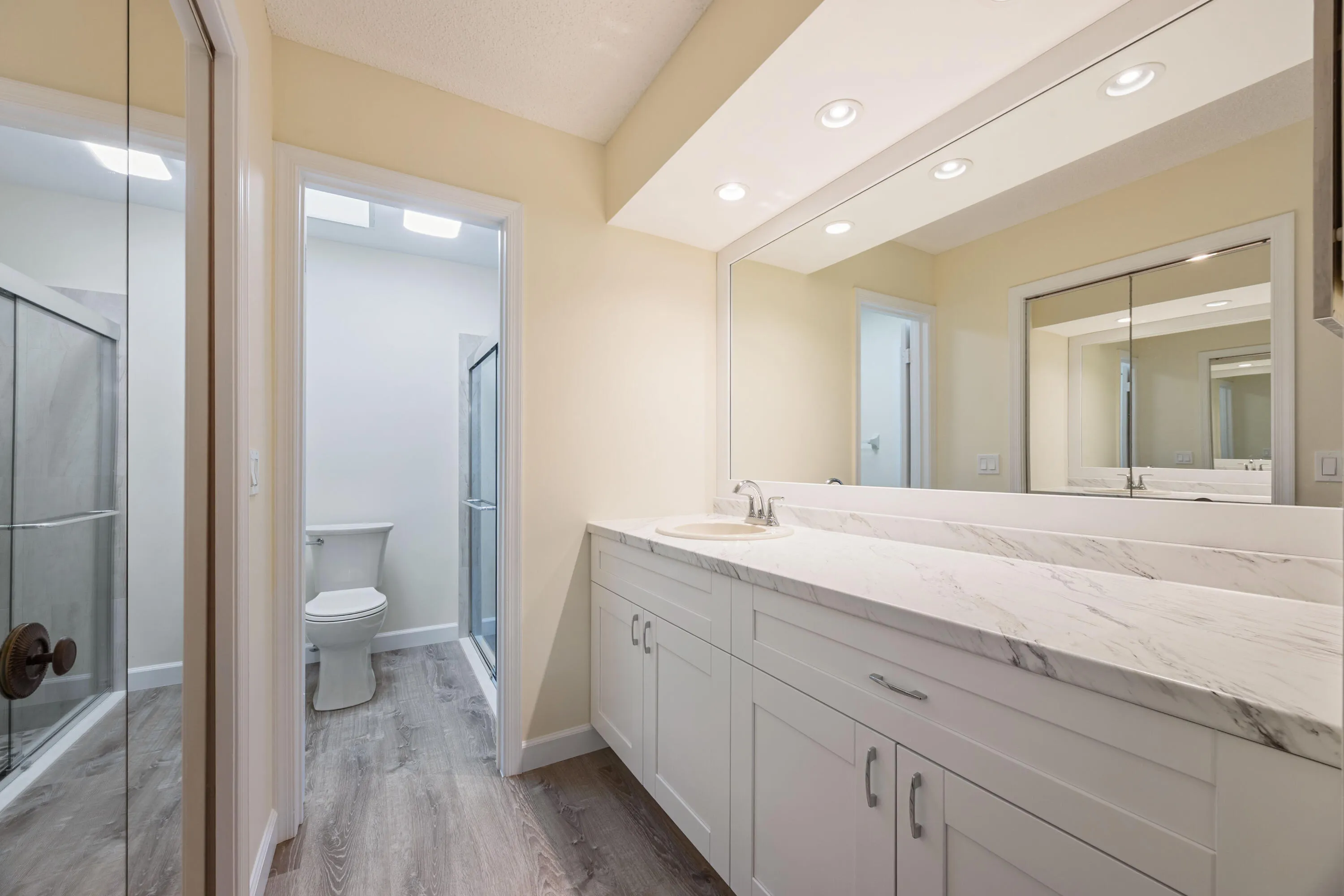 New Vanity & Flooring