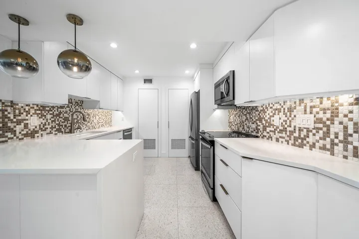 011-330Southeast20thAvenue-408-Deerfield