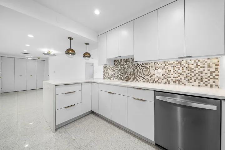 013-330Southeast20thAvenue-408-Deerfield