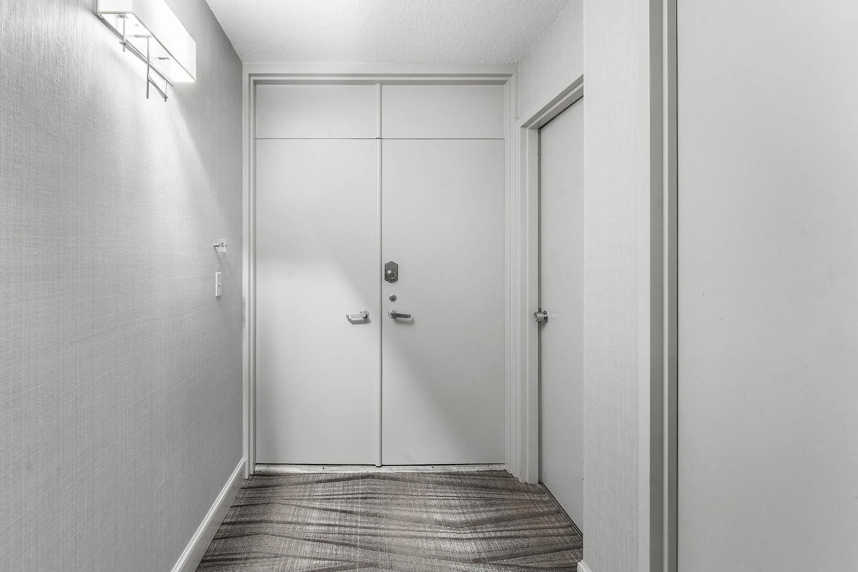 005-5540NorthOceanDrive-1C-RivieraBeach-