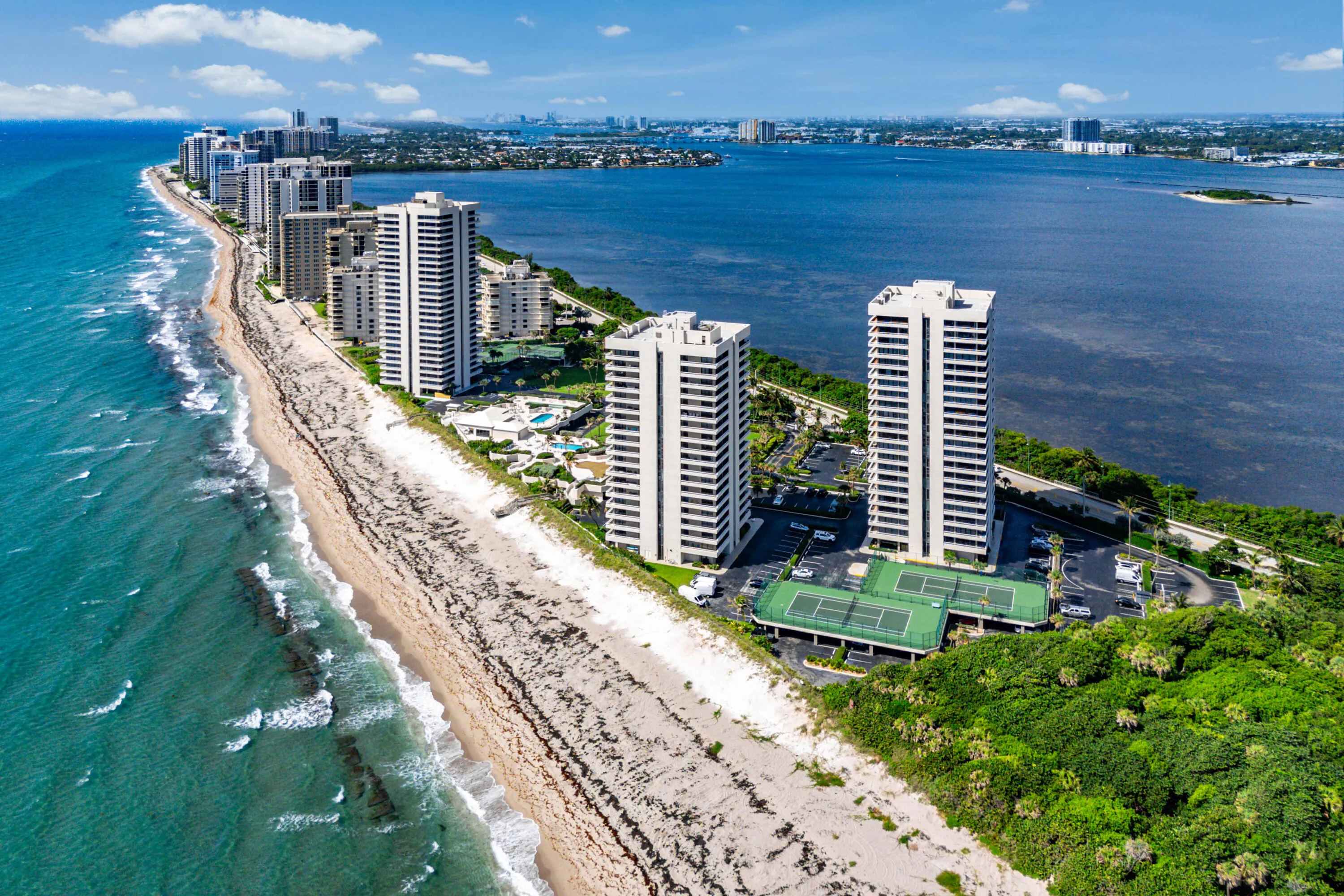 053-5540NorthOceanDrive-1C-RivieraBeach-