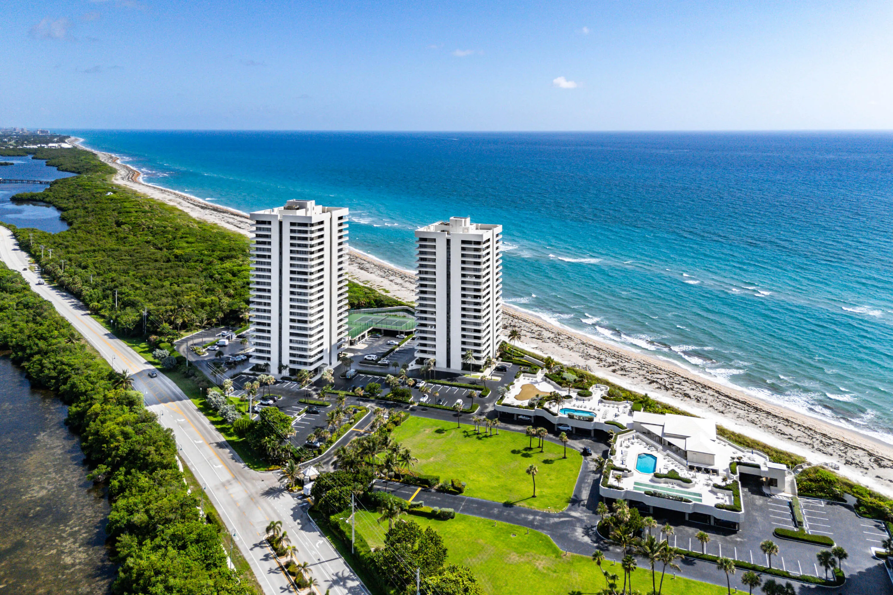 045-5540NorthOceanDrive-1C-RivieraBeach-
