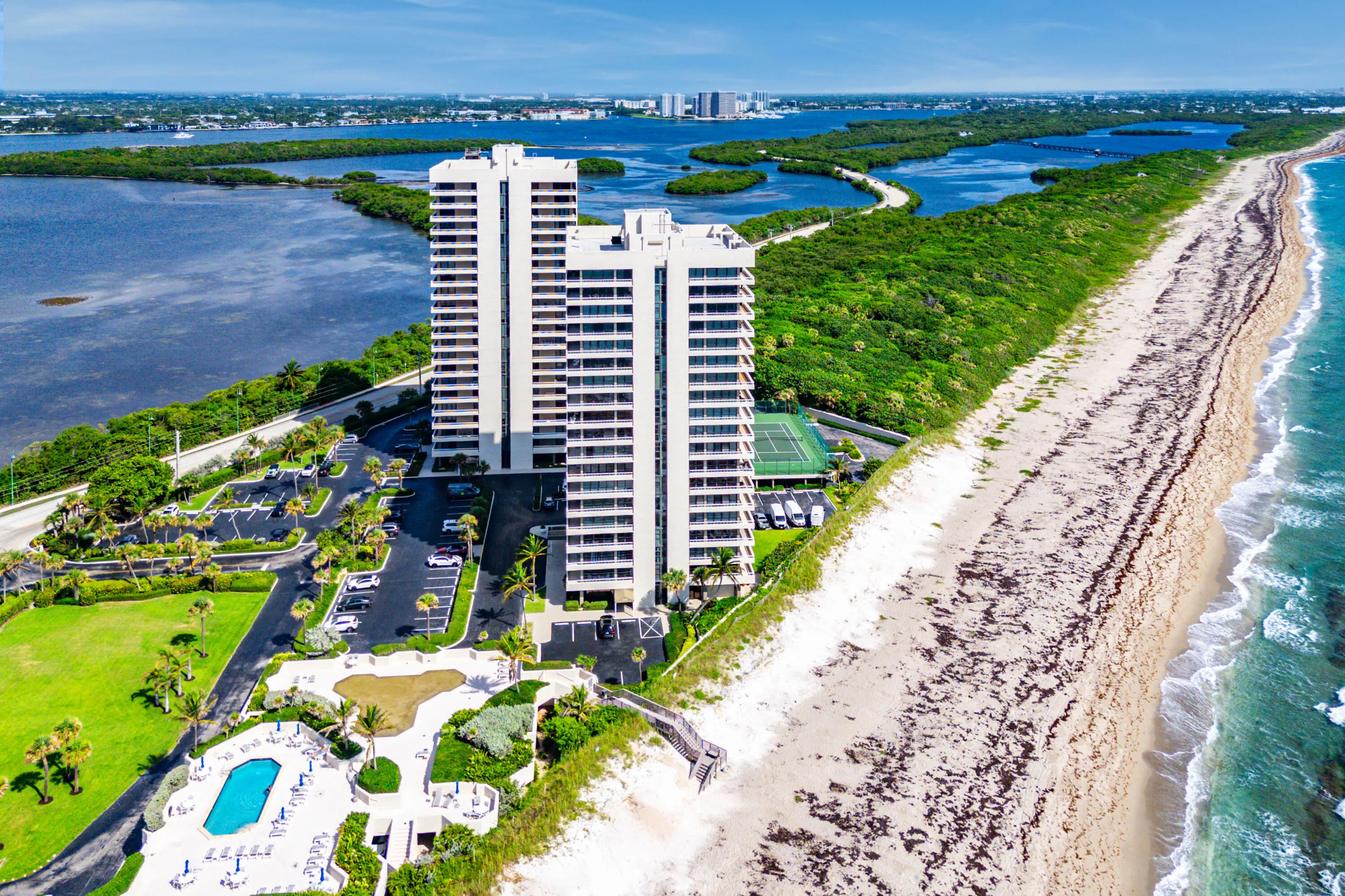 048-5540NorthOceanDrive-1C-RivieraBeach-