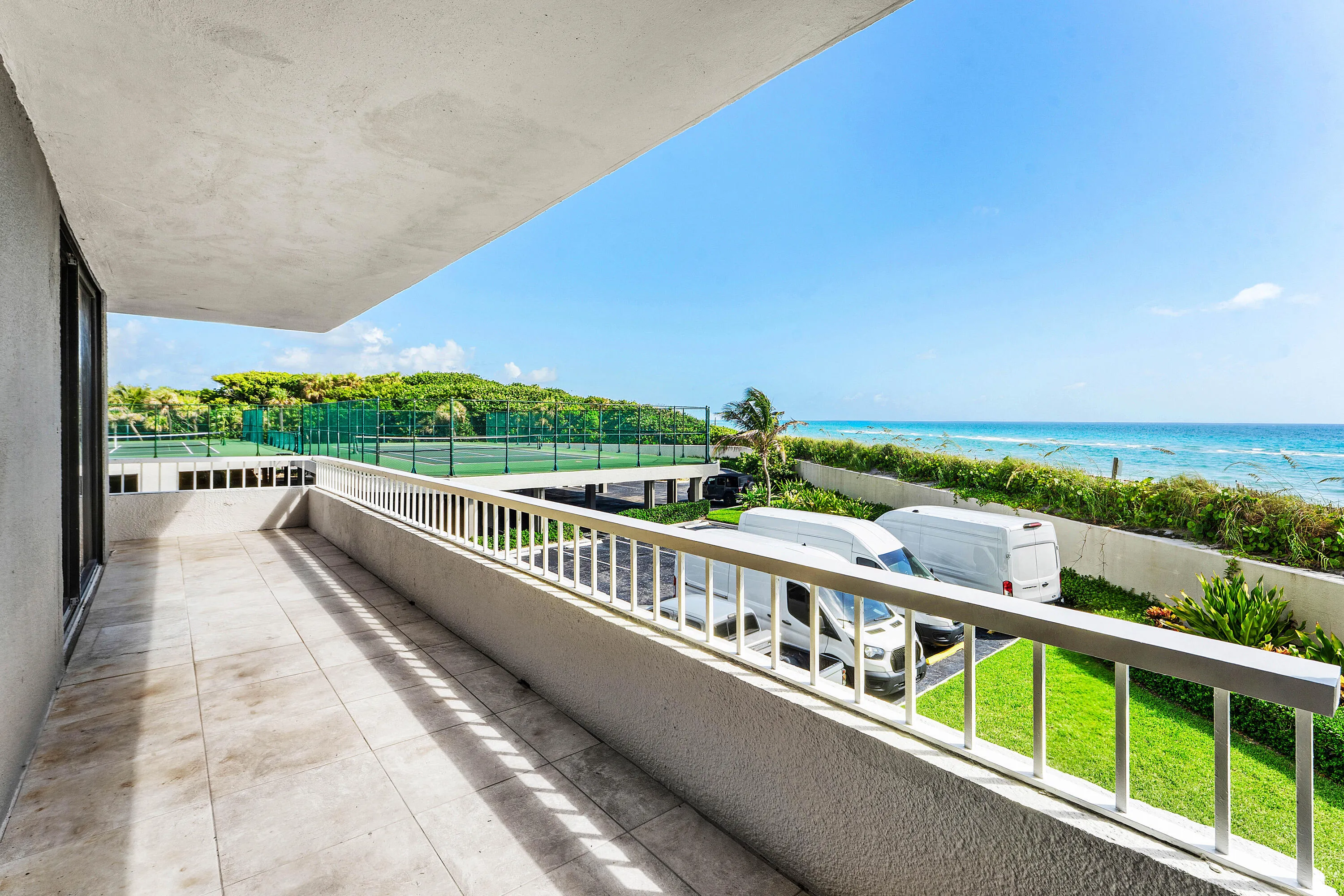 033-5540NorthOceanDrive-1C-RivieraBeach-