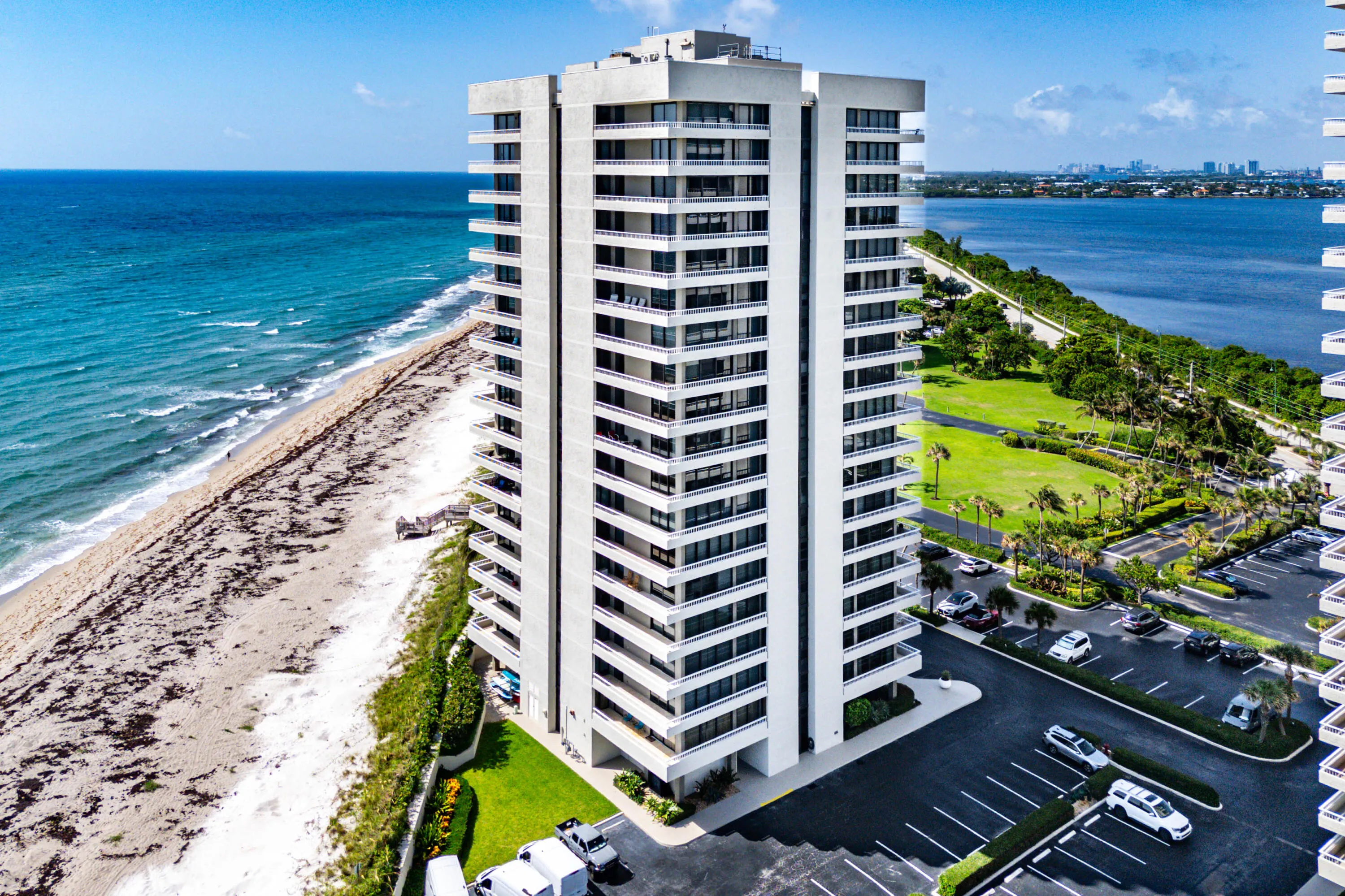 041-5540NorthOceanDrive-1C-RivieraBeach-