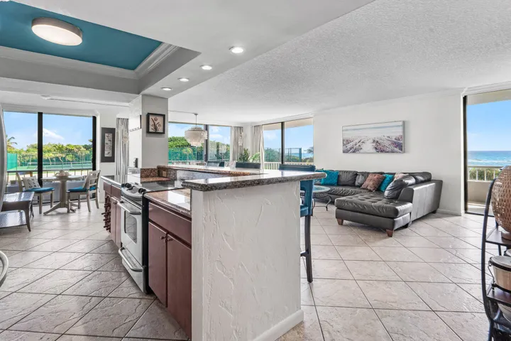 008-5540NorthOceanDrive-1C-RivieraBeach-