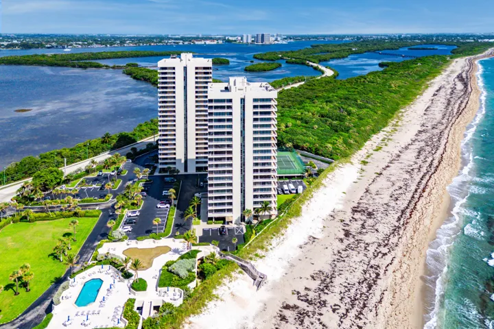 048-5540NorthOceanDrive-1C-RivieraBeach-