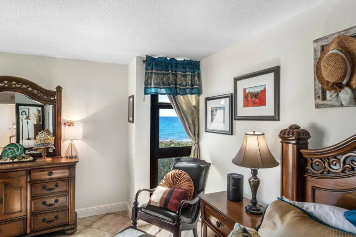 019-5540NorthOceanDrive-1C-RivieraBeach-
