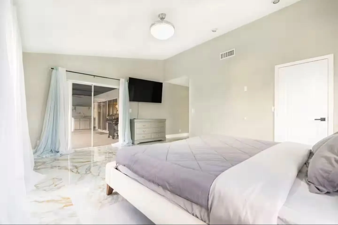 Master out view