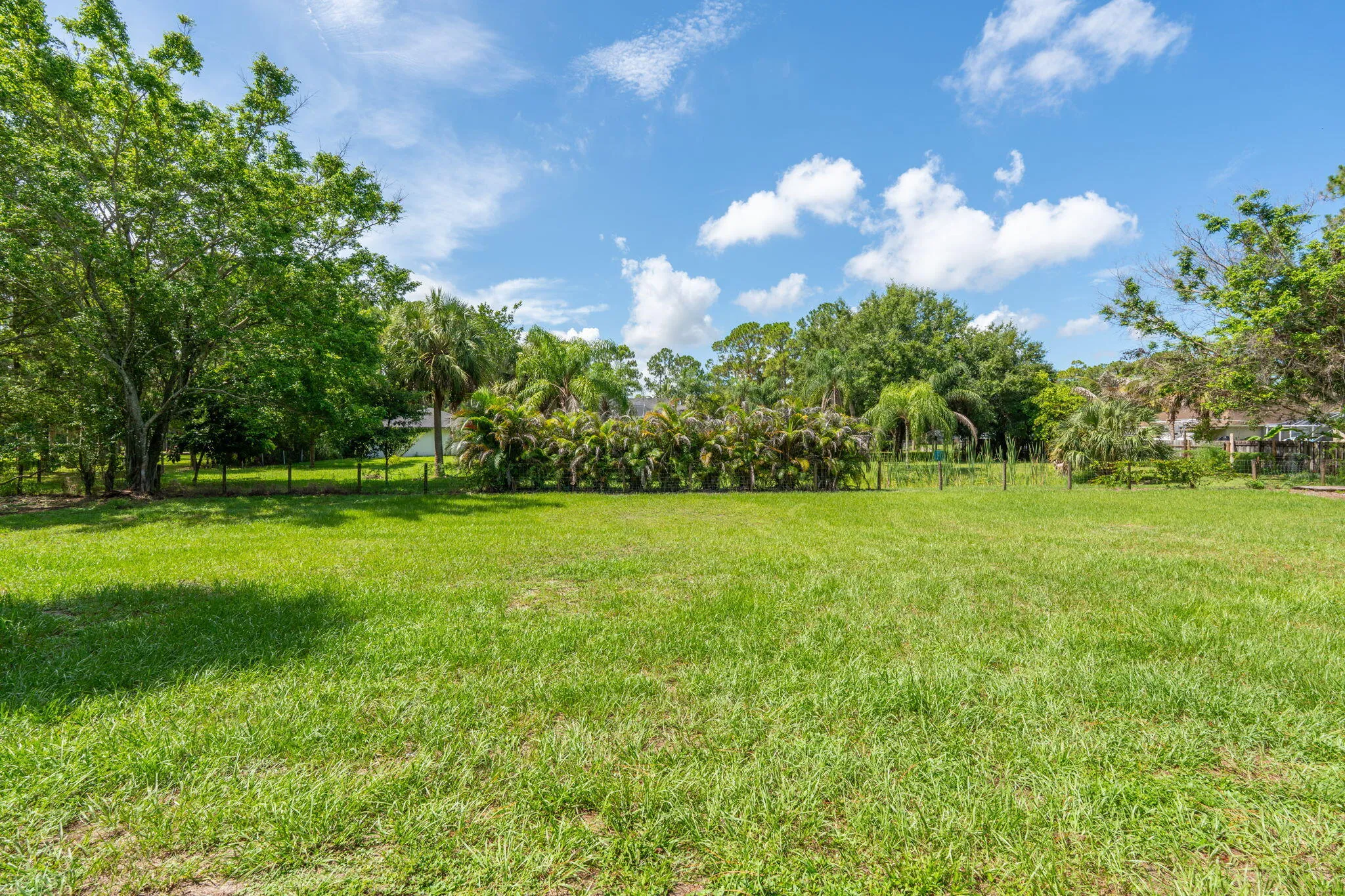 44-web-or-mls-A7408602