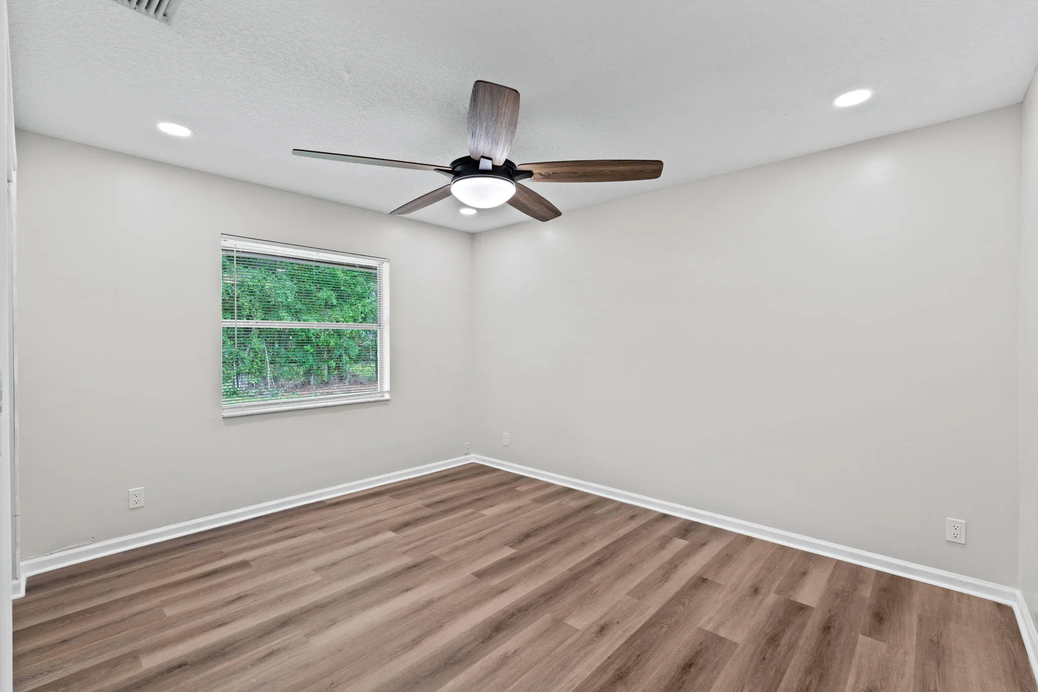 23-web-or-mls-A7409089