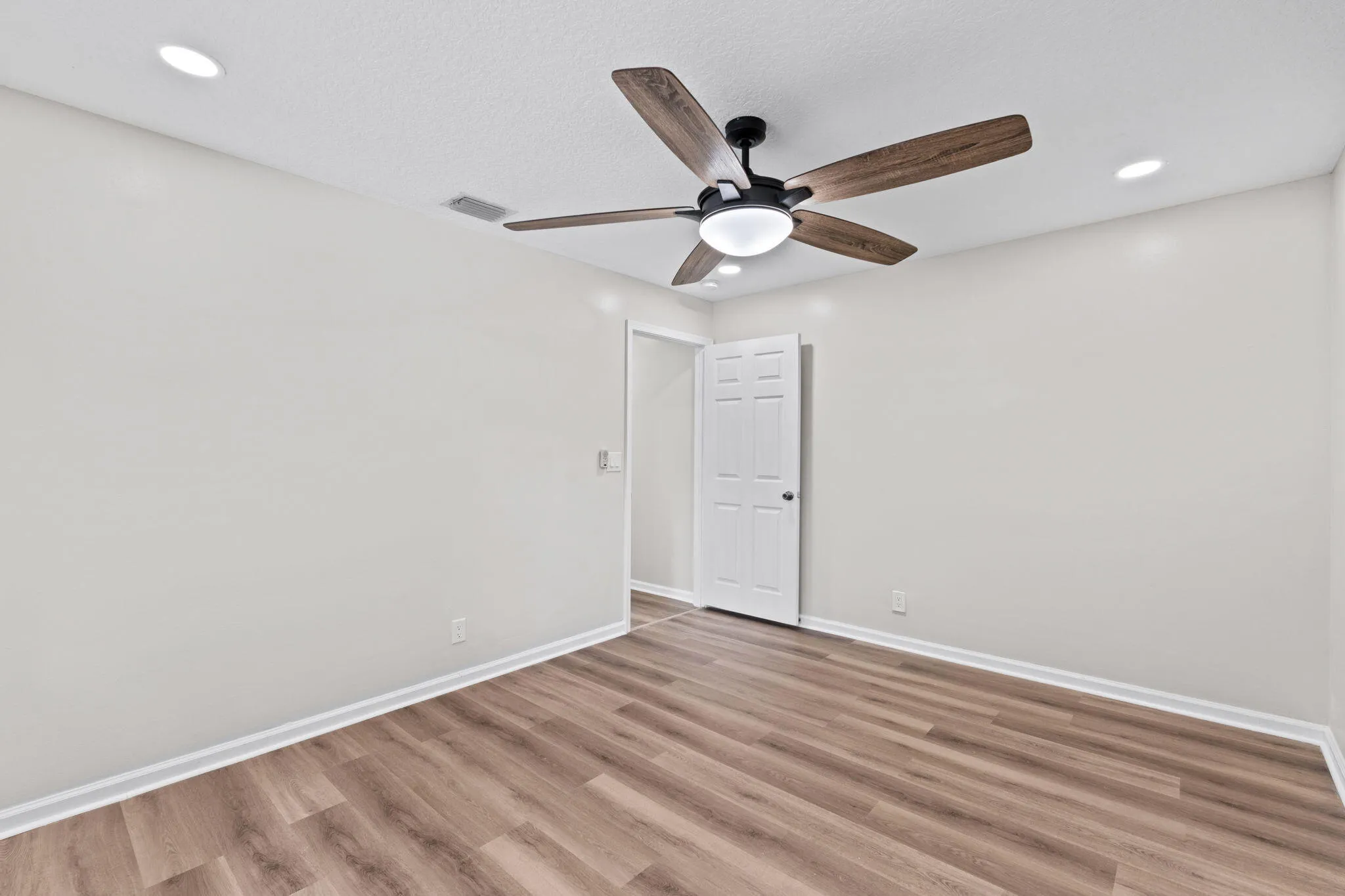 26-web-or-mls-A7409098
