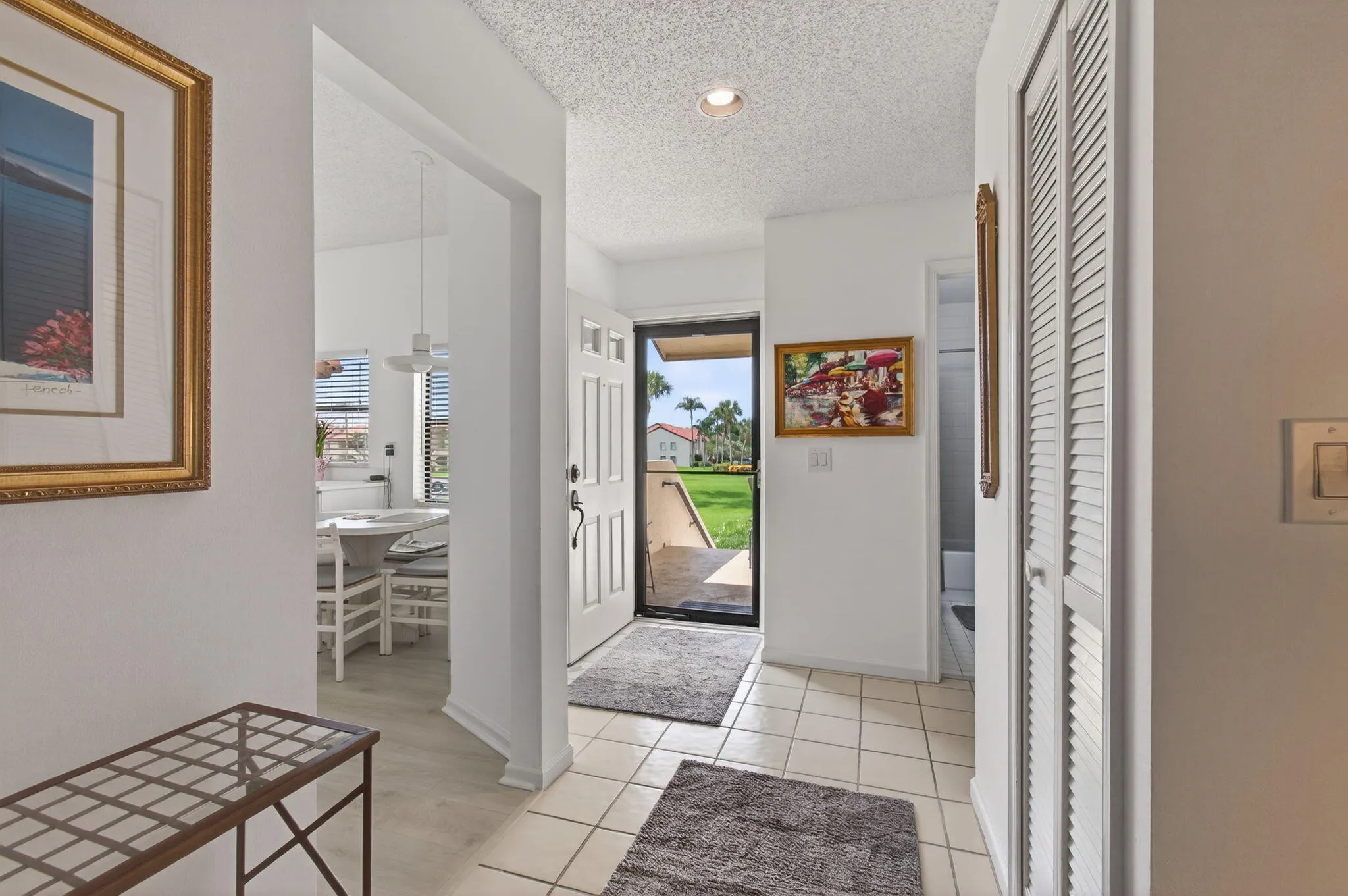 FOYER