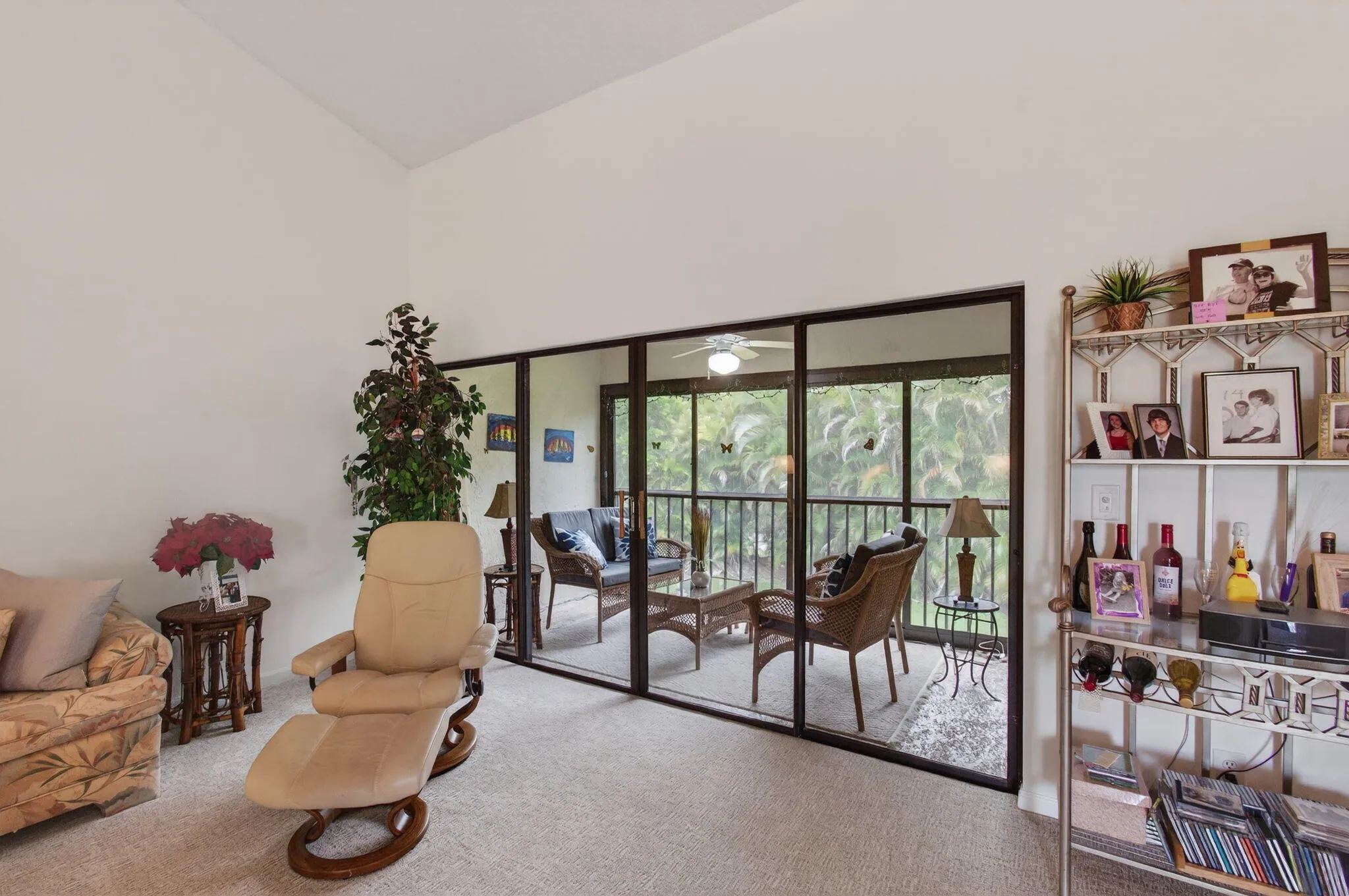 LIVING / BALCONY