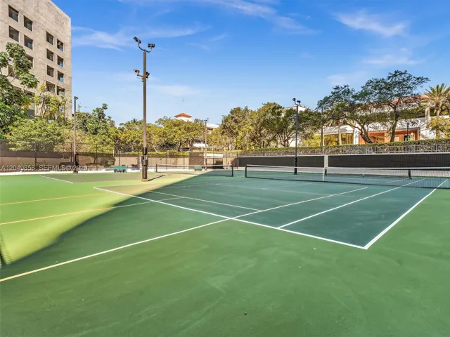 Tennis/pickleball courts