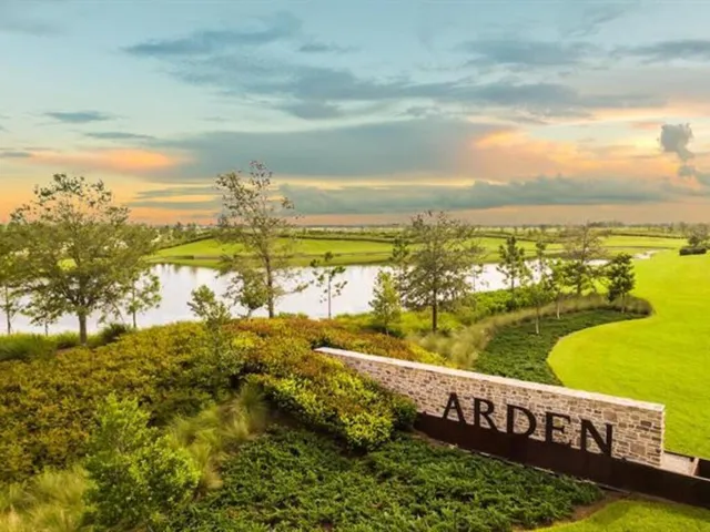 923 Hookline Cir-093-090-arden entrance