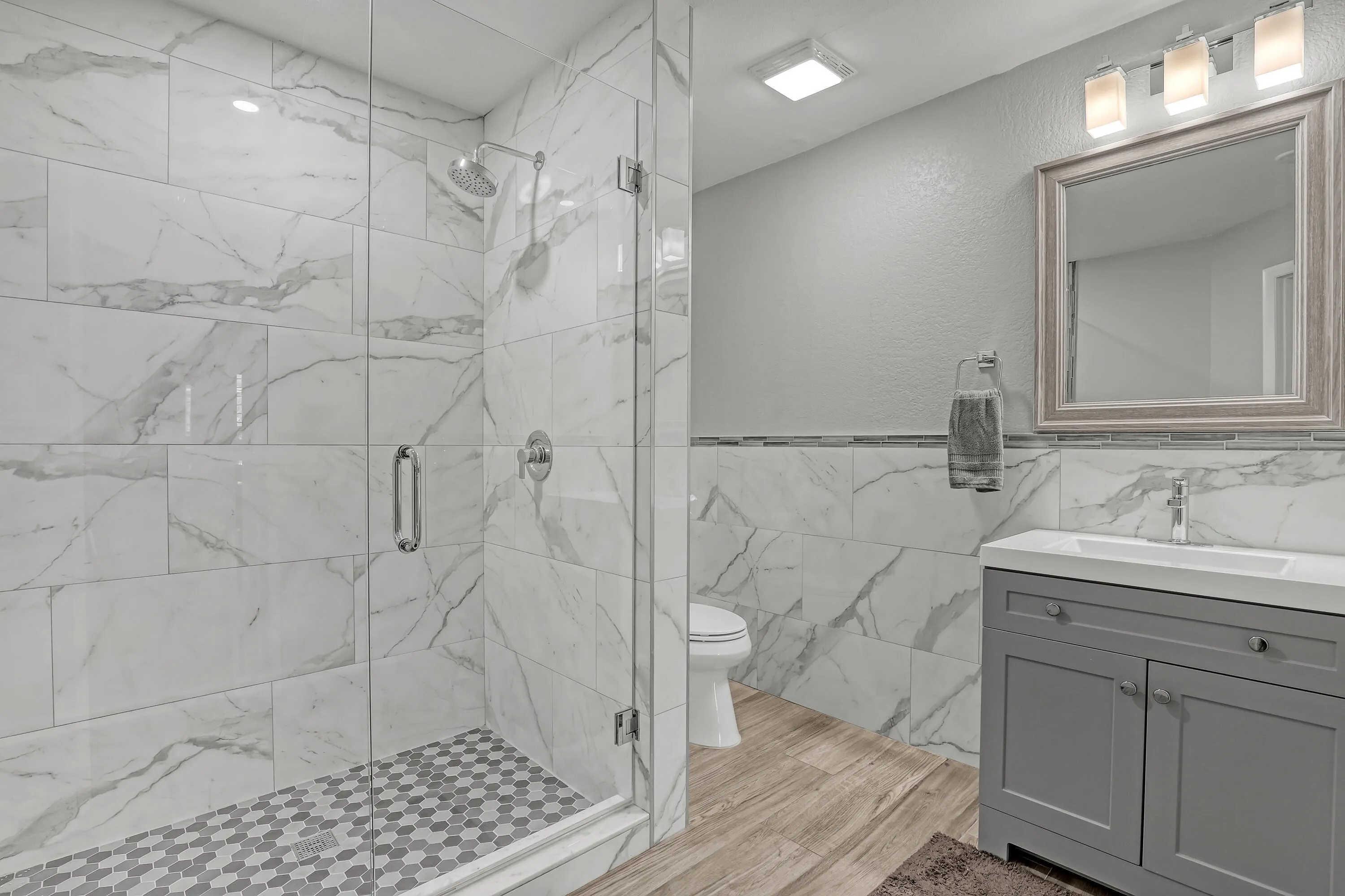 Full Bathroom 3