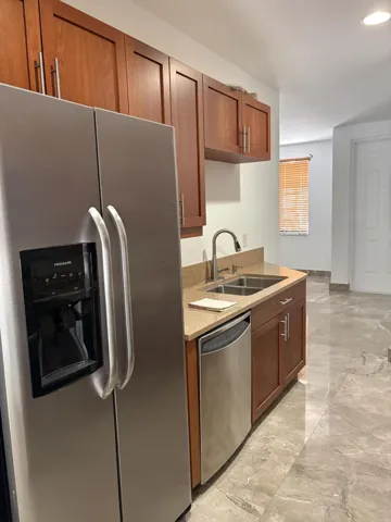 Refrigerator with Ice Maker
