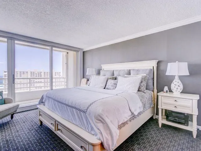 MASTERBEDROOM WITH TV