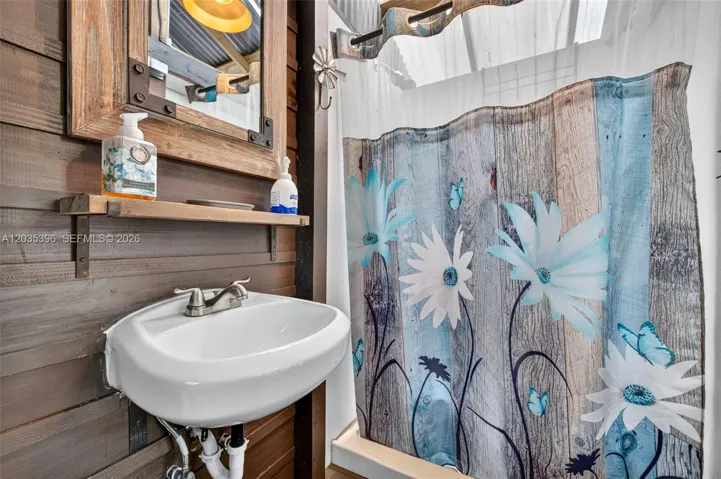 Full bathroom / bonus bathroom accessible by pool area