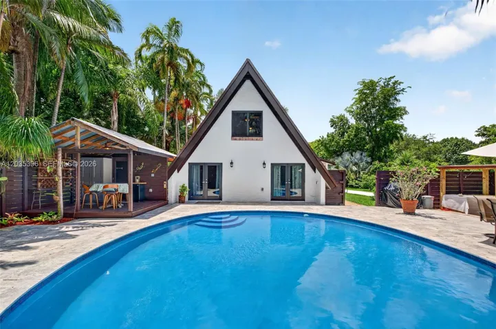 Travertine Deck surrounding beautiful large pool