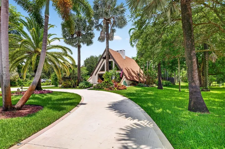 Beautiful resurfaced driveway, plenty of parking for at least 8 vehicles on main house side, plus parking for several more cars on guest house side