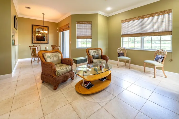 019-043-Family RoomBreakfast-1500x1000