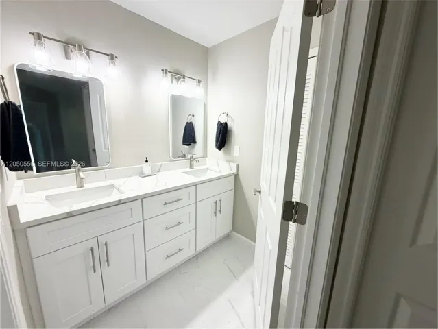 BATHROOM 2 DOUBLE SINKS