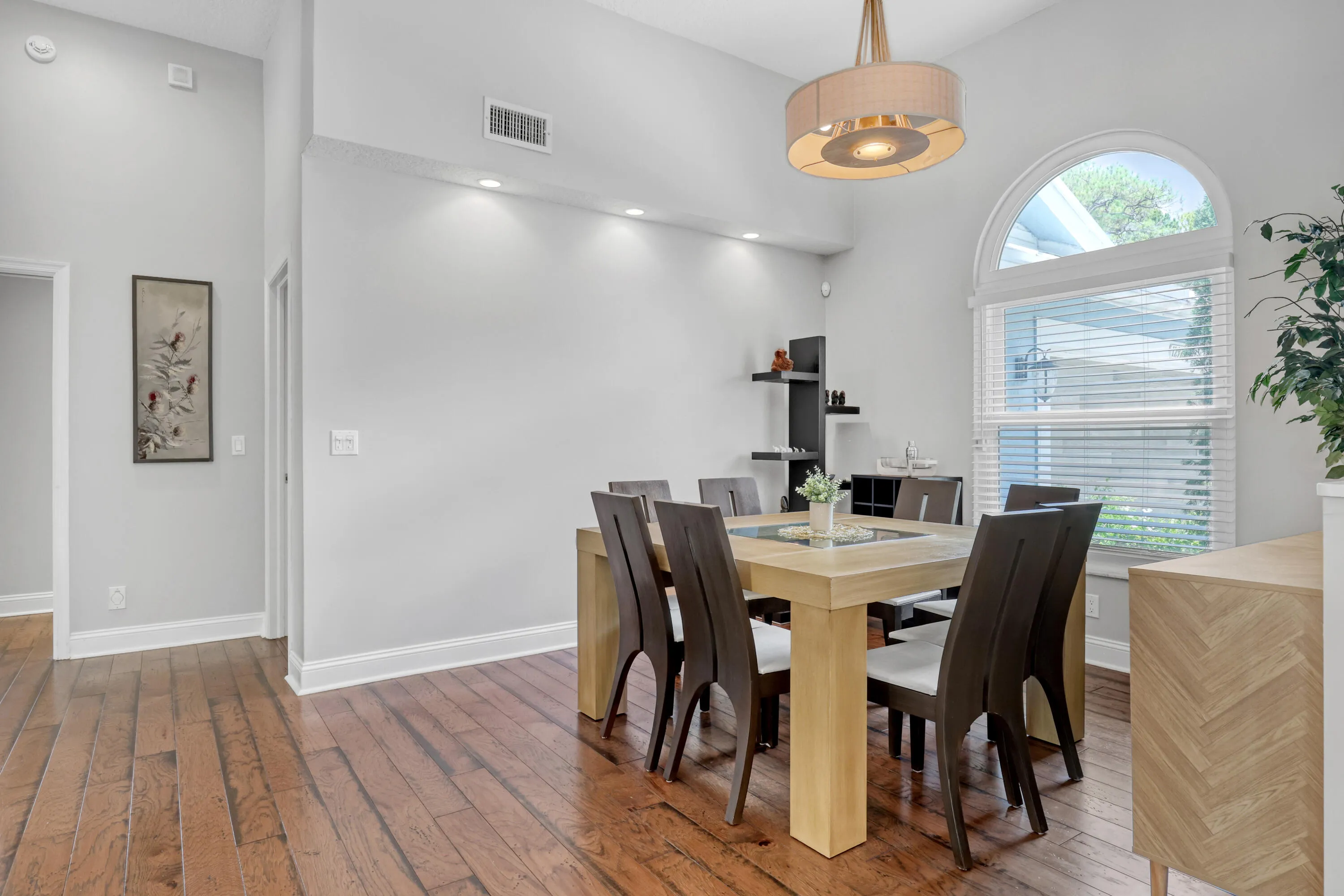 Dining area featuring wood-finish flooring, vaulted ceilings, and recessed lighting